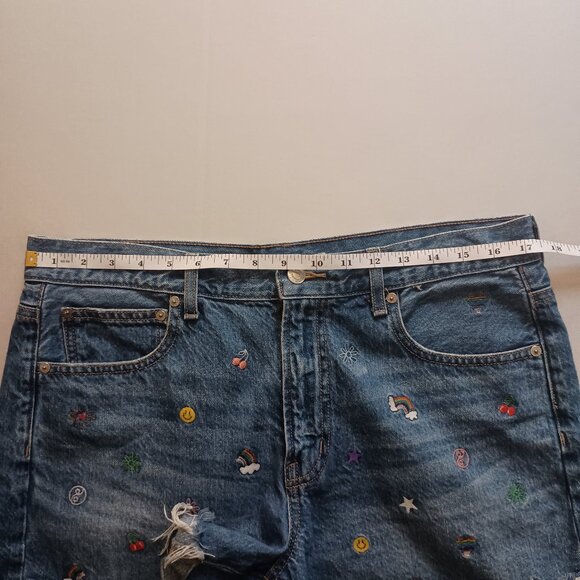 American Eagle Relaxed  Medium Wash Embroidered Frayed Shorts Women’s Size 12 - Picture 9 of 16